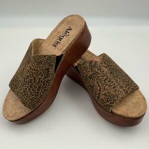 Alegria Triniti Freedom Rock Leather Wedge Sandals. Women’s Size 36.